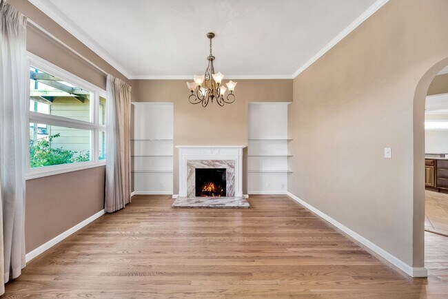 Building Photo - Welcome Home to the peaceful Shoreview Nei...