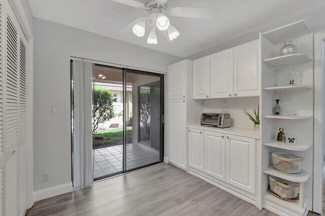 Building Photo - 10204 Camelback Ln