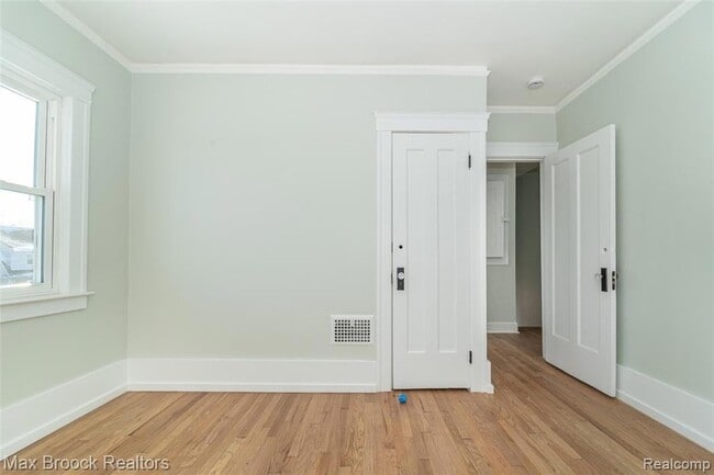 Building Photo - 3266 Collingwood St
