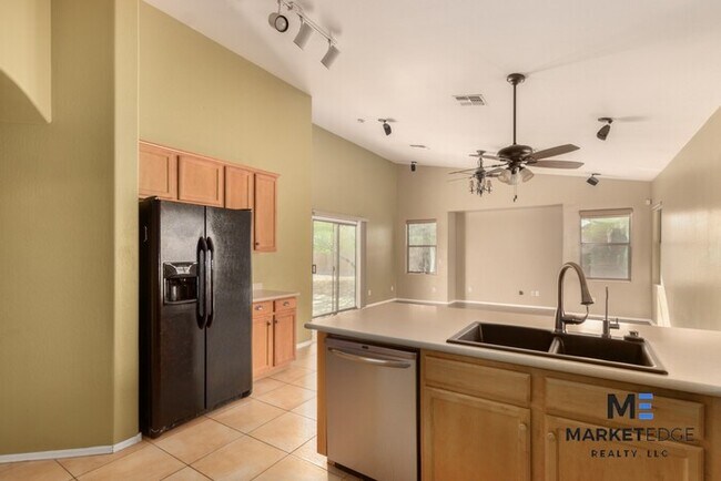 Building Photo - 4Bed/2Bath House at Greenway Rd/175th Ave!...
