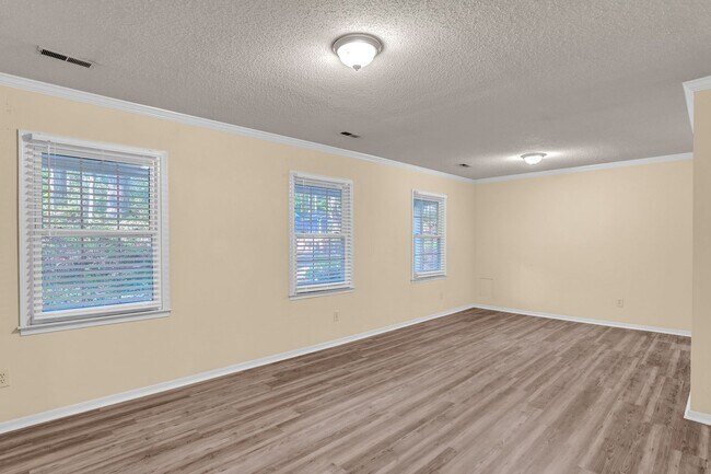 Building Photo - Quiet Cottage in Greensboro NC