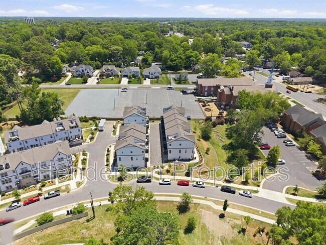 Building Photo - 3008 Oak Landing Dr
