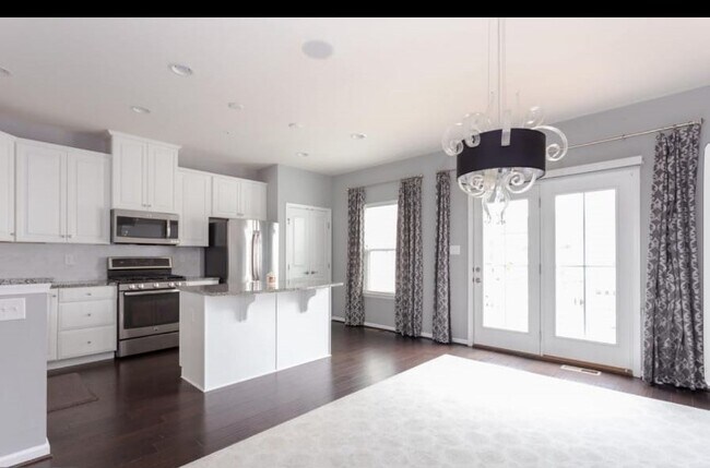 Comes with Fridge, Dishwasher, Gas Stove - 201 Quarry Point Rd