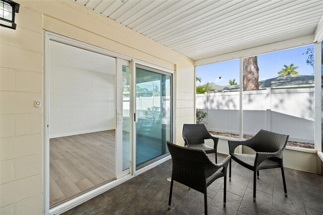 Building Photo - 662 Villa Grande Ave S