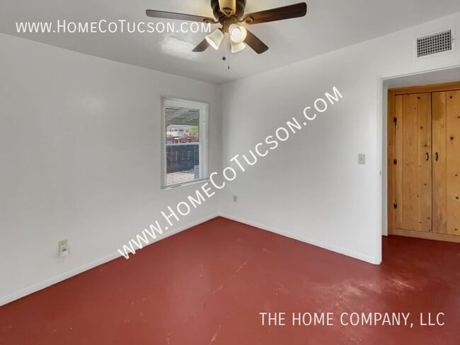 Building Photo - 1721 E Adelaide Dr