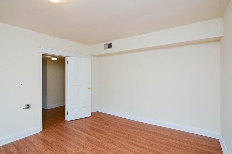 Building Photo - 2520 N Kedzie Blvd