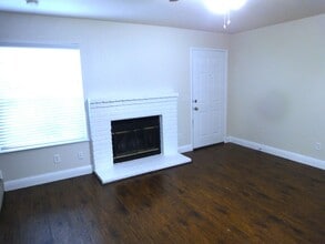 Building Photo - Very Nice Condo