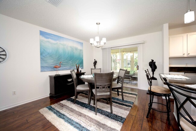 Building Photo - 3BR/2BA FULLY FURNISHED LONG TERM RENTAL i...