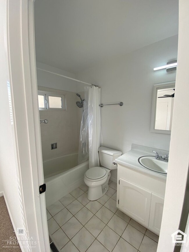 Building Photo - Updated 3bd+ Home In Glen Ellen