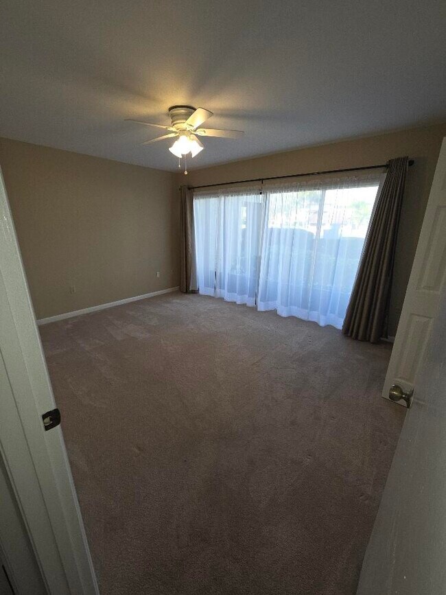 Building Photo - 3200 Twin Lakes Terrace