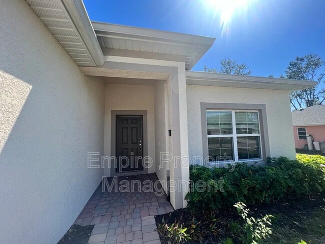 Building Photo - Charming 3 Bed 2 Bath with Screened Lanai in North Port