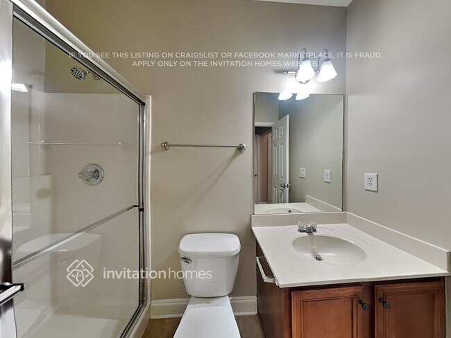 Building Photo - 490 Roland Manor Dr