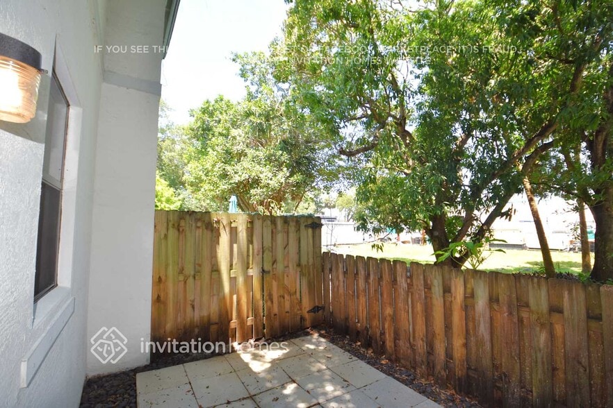 Building Photo - 1643 SW 28th St