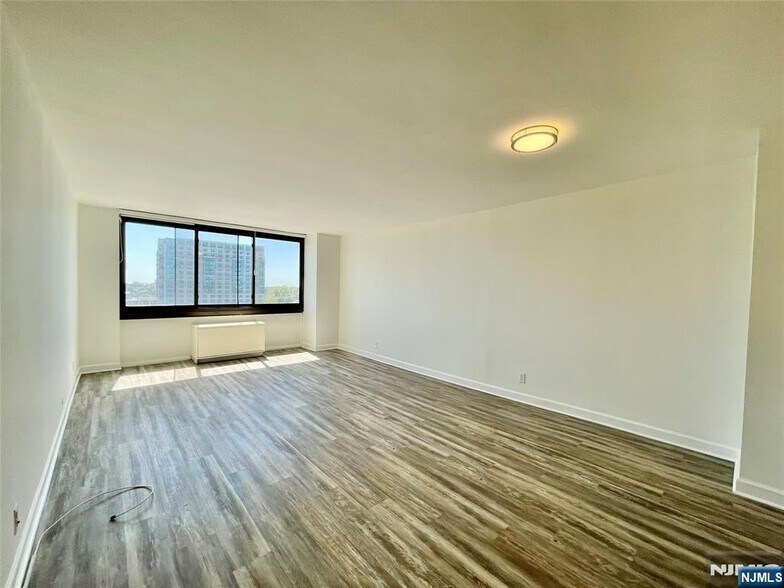 Building Photo - 770 Anderson Ave