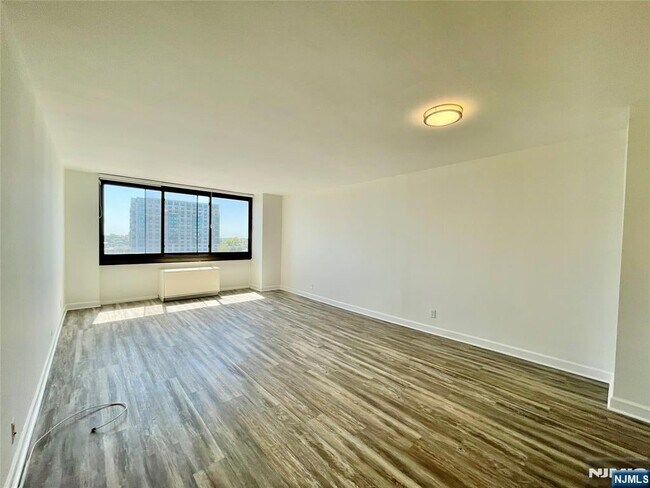 Building Photo - 770 Anderson Ave
