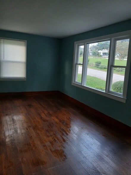 Building Photo - 1555 Myrtle Ave
