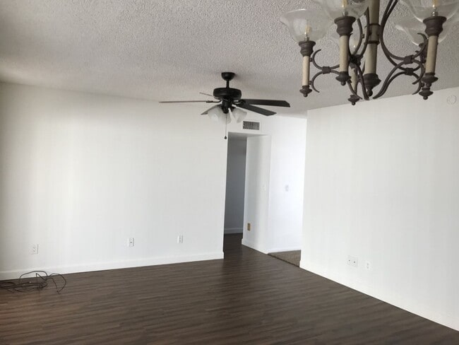 Building Photo - NEW LOWER PRICE!  Call for a showing. (928) 453-2606