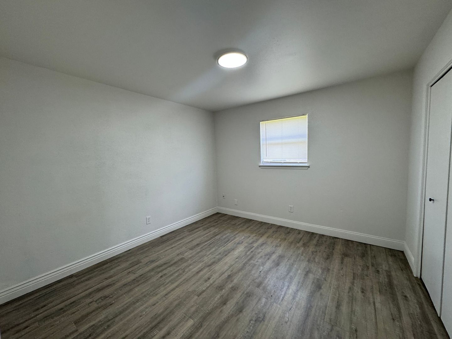 Building Photo - 611 Sunset Ln