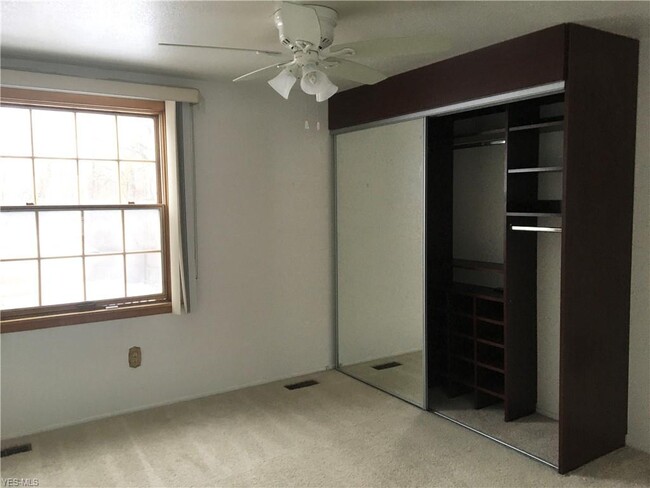 Building Photo - 3753 Whitegate Dr