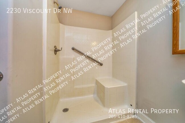 Building Photo - 2230 Viscount Dr NW