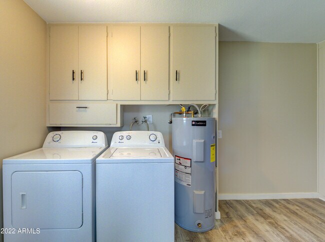 Building Photo - 10007 W Shasta Dr