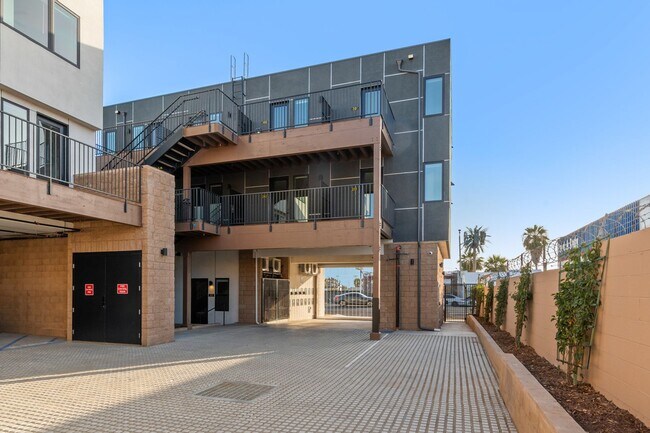 Building Photo - New modern style living- 1 bedroom 1 bath ...
