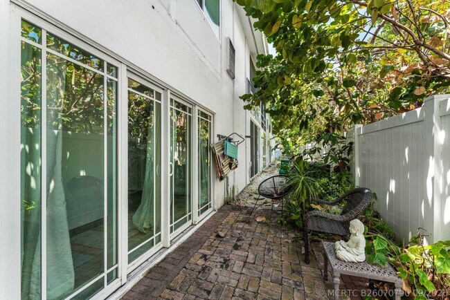 Building Photo - 5505 N Ocean Blvd