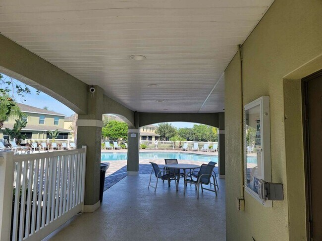 Building Photo - Home is in the Heart of New Tampa