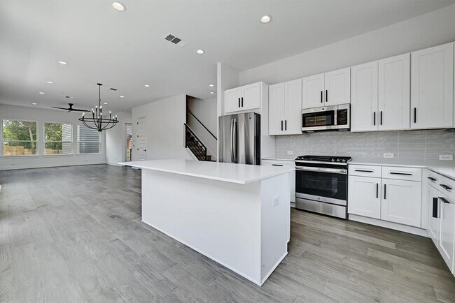 Building Photo - 2308 Maxwell Ln