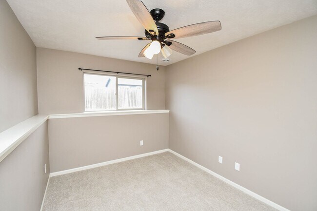 Building Photo - 5 Bedroom 3 Bathroom Single Family Home North Sioux Falls!