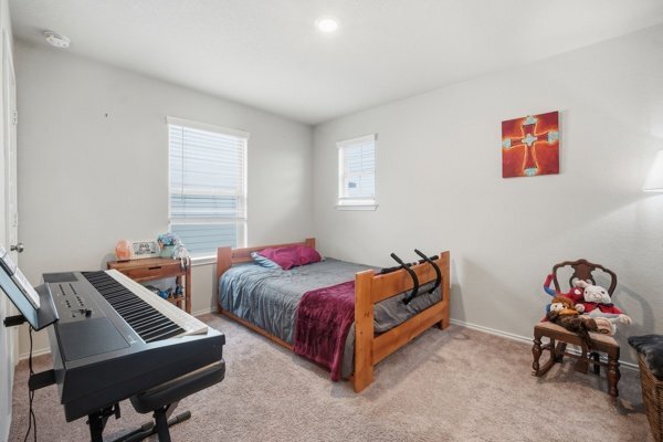 Building Photo - 2405 Ayers Dr