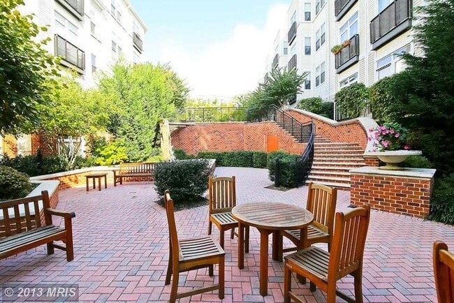 Building Photo - 1391 Pennsylvania Ave. SE