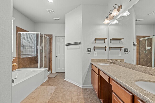 Building Photo - 14402 Hazeldale Dr