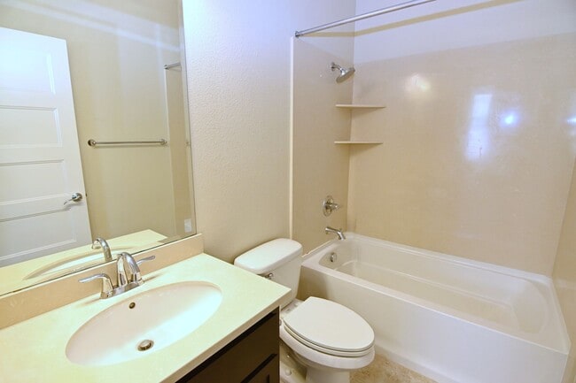 Building Photo - 6543 Tralee Village Dr