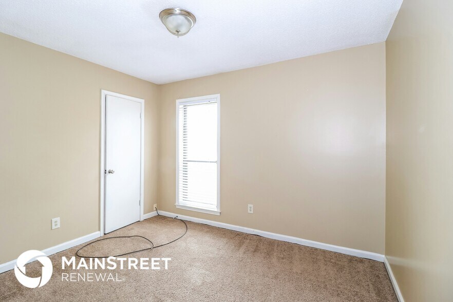 Building Photo - 3902 Clover Hill Dr