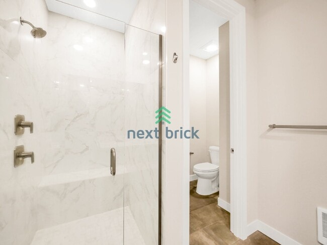 Building Photo - Welcome to this beautiful 4-bedroom, 3.5-bathroom for Rent!