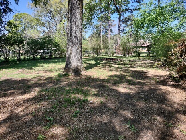 Building Photo - 2814 Teasley Dr
