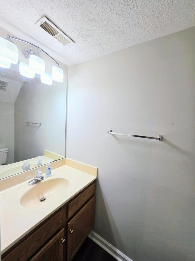 Building Photo - 315 Turfway Dr