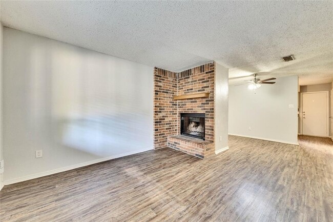 Building Photo - 1320 Southport Dr