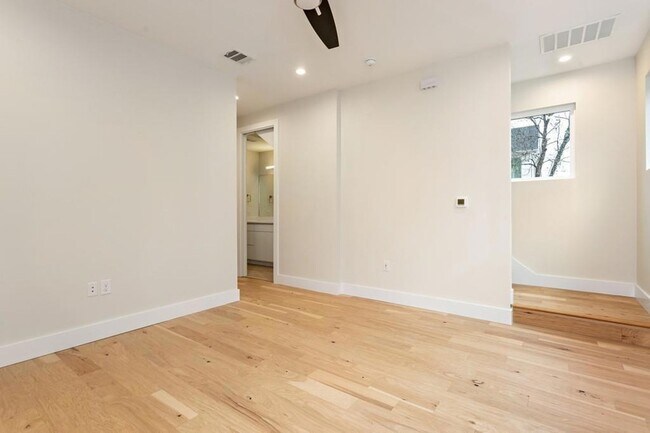 Building Photo - 3009 Kuhlman Ave