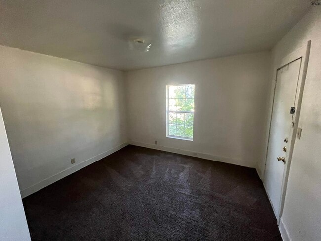 Building Photo - 2105 Joline St