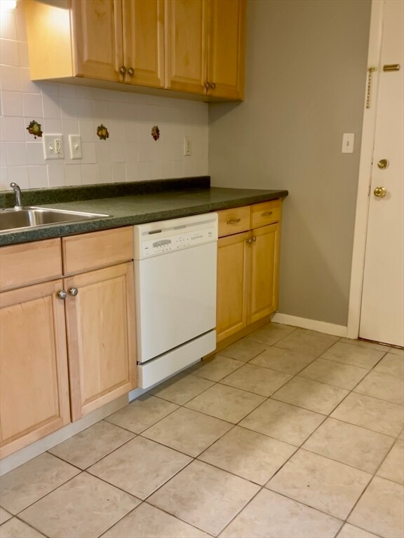 Building Photo - 924 Main St