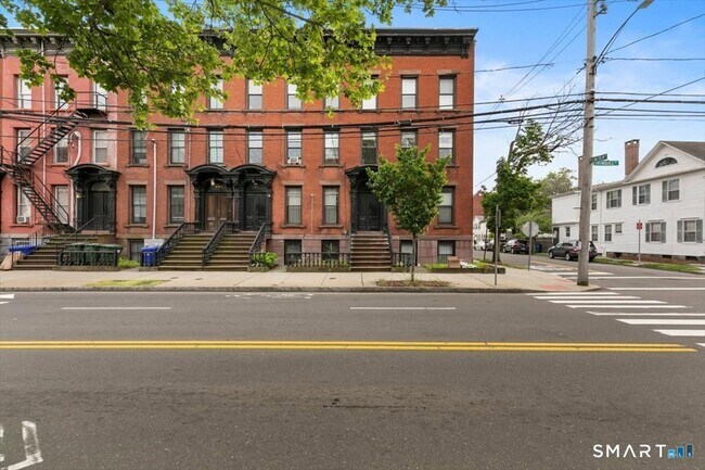 Building Photo - 48 Trumbull St