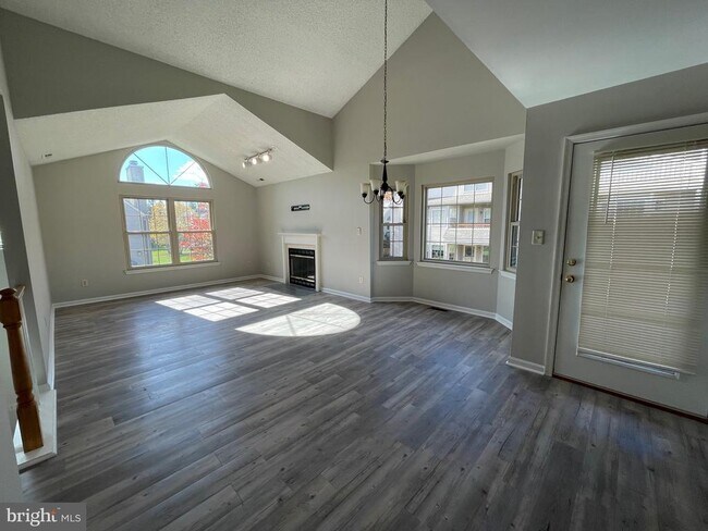 Building Photo - 2206 Brookhaven Dr
