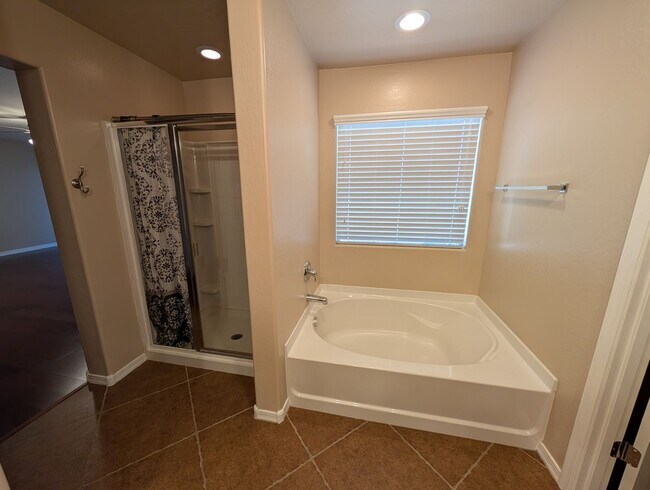 Building Photo - 4 Bedroom 3 Bathroom Circle Cross Ranch Home