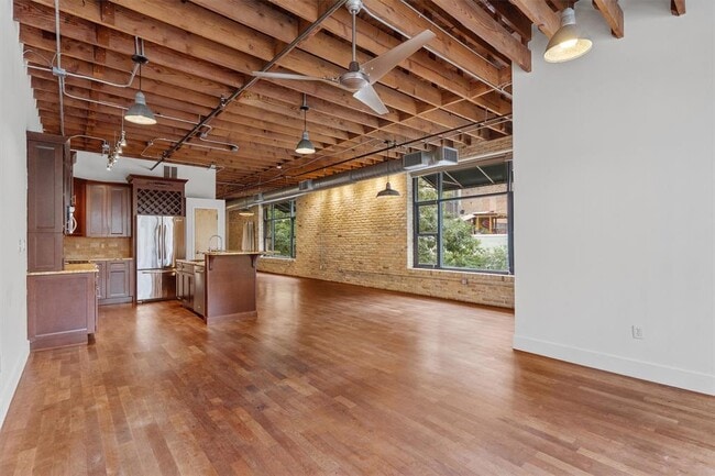 Building Photo - 411 Brazos St