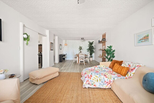 Building Photo - Kakaako Royal Court 2 Bedroom 2 Bathroom 1...