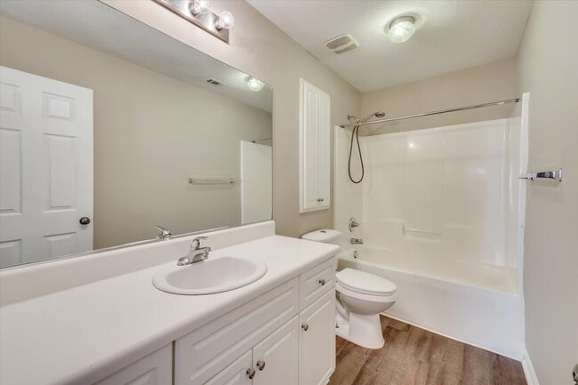 Building Photo - 1622 Emma St