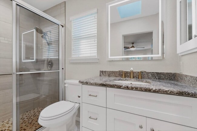 Building Photo - Executive Rental