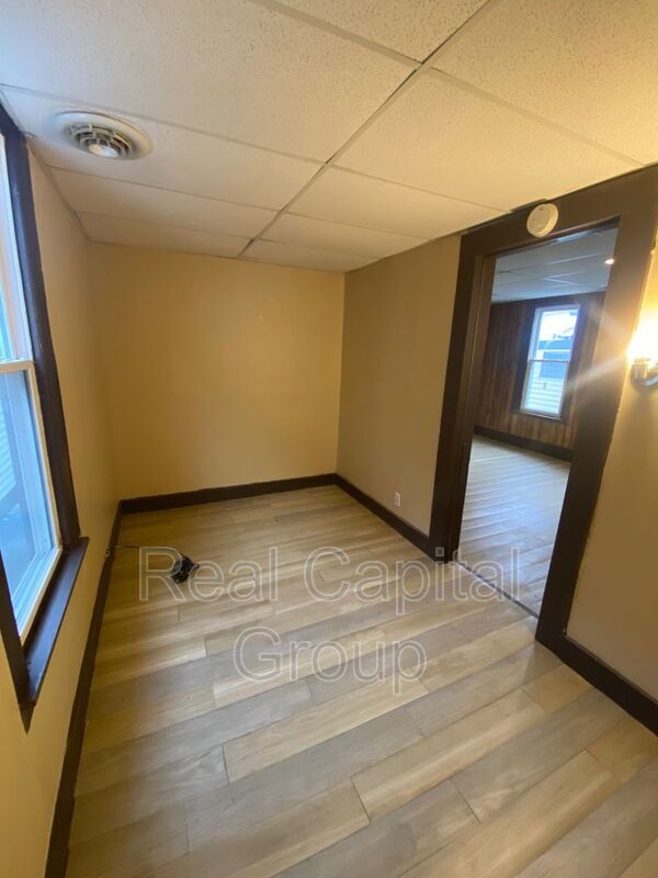 Building Photo - 156 James St